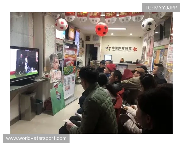 决赛气氛火爆，球迷激情四溢，球赛精彩